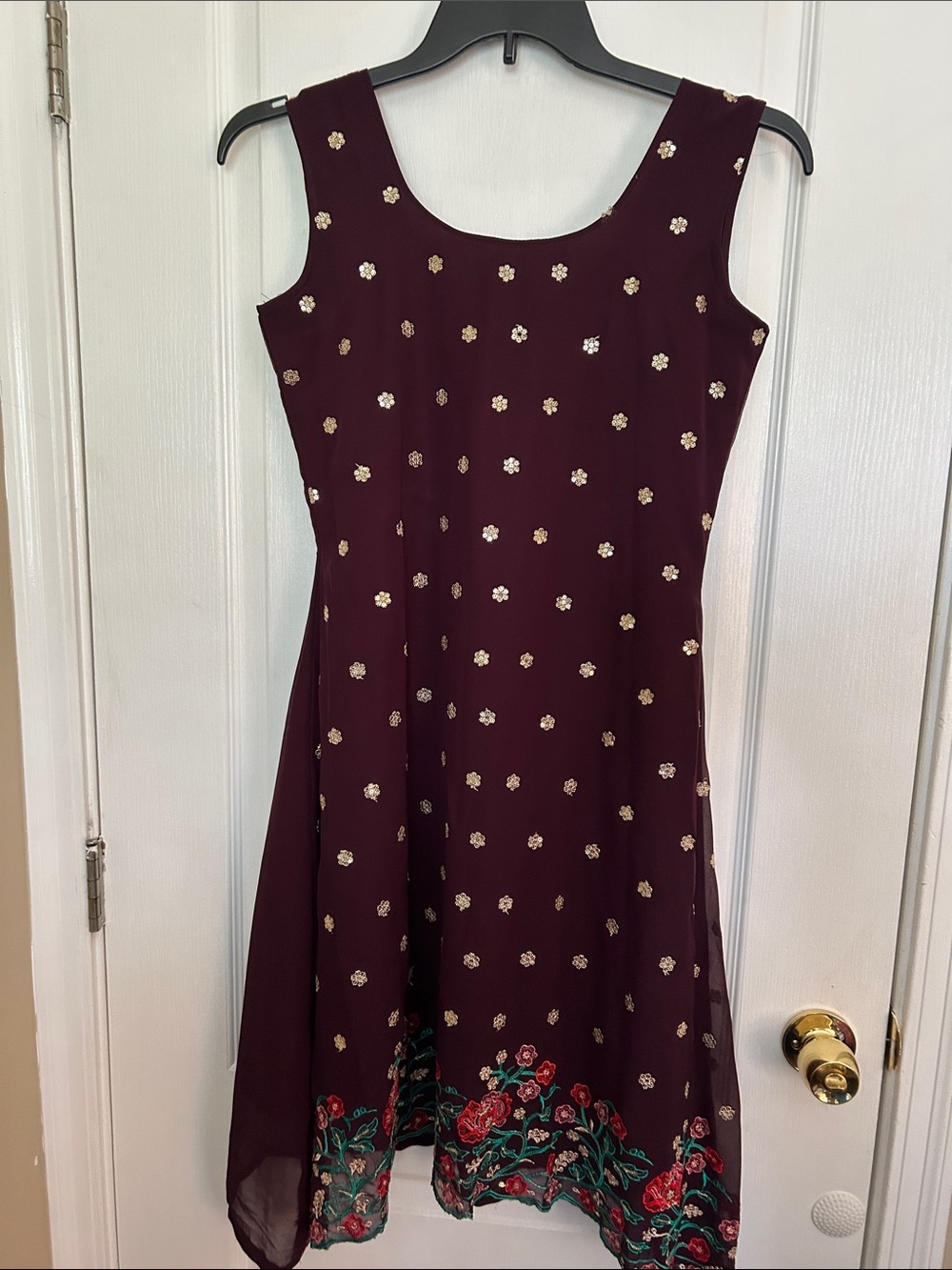Xomantic Sleeveless Burgundy Midi Dress with Gold Detail and Floral Hem. Size S